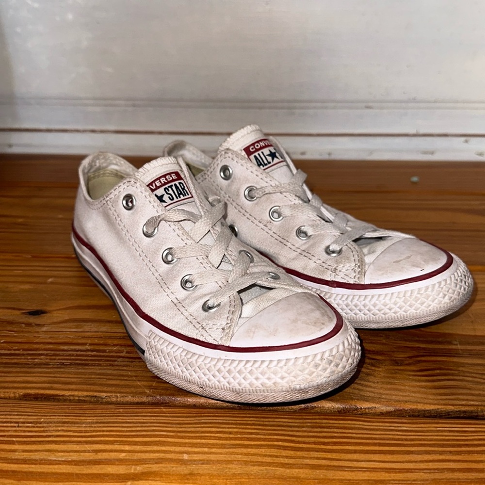 Converse Chuck Taylor Low Top White Canvas All Star Girls Shoes Sneakers Size 2